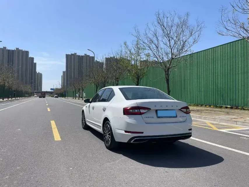 2020 Skoda Octavia 1.5L 113HP L4 6AT,autocango,china used car exporter,china ev exporter,chinese used car exporter,chinese used ev exporter