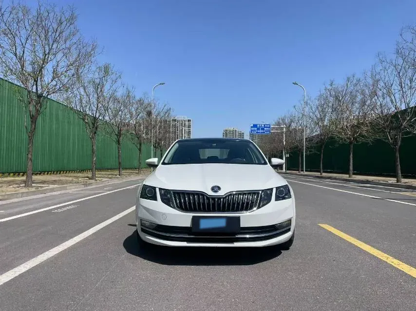 2020 Skoda Octavia 1.5L 113HP L4 6AT,autocango,china used car exporter,china ev exporter,chinese used car exporter,chinese used ev exporter