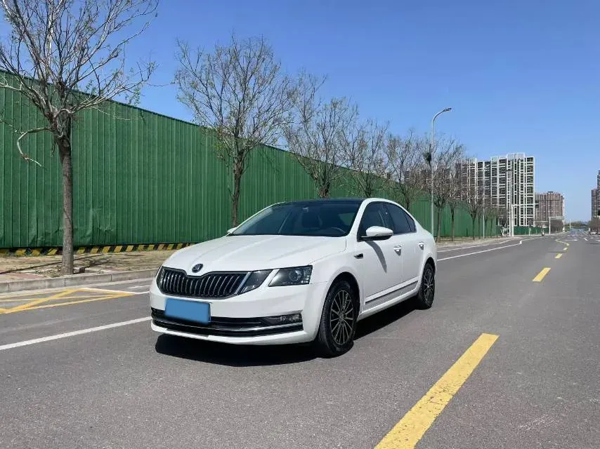 2020 Skoda Octavia 1.5L 113HP L4 6AT,autocango,china used car exporter,china ev exporter,chinese used car exporter,chinese used ev exporter
