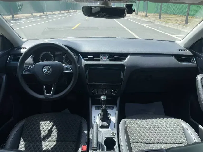 2020 Skoda Octavia 1.5L 113HP L4 6AT,autocango,china used car exporter,china ev exporter,chinese used car exporter,chinese used ev exporter