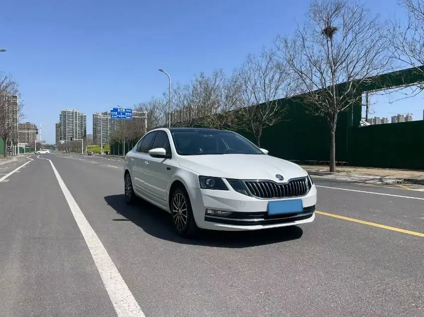 2020 Skoda Octavia 1.5L 113HP L4 6AT,autocango,china used car exporter,china ev exporter,chinese used car exporter,chinese used ev exporter