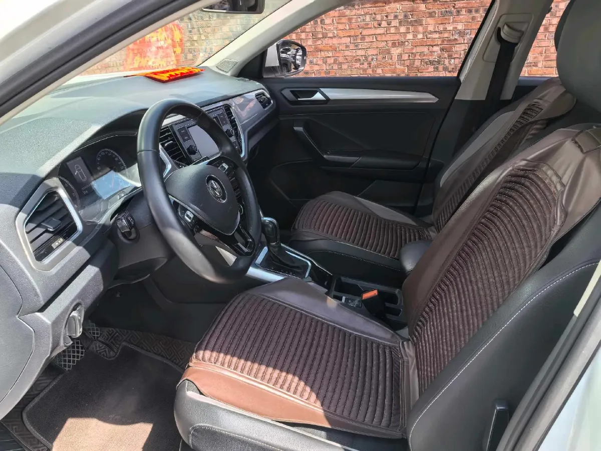 2020 Volkswagen T-Roc 1.4T 131HP L4 7DCT,autocango,china used car exporter,china ev exporter,chinese used car exporter,chinese used ev exporter