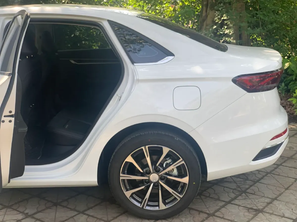 2025 Geely Emgrand 1.5L 127HP L4 CVT,autocango,china used car exporter,china ev exporter,chinese used car exporter,chinese used ev exporter