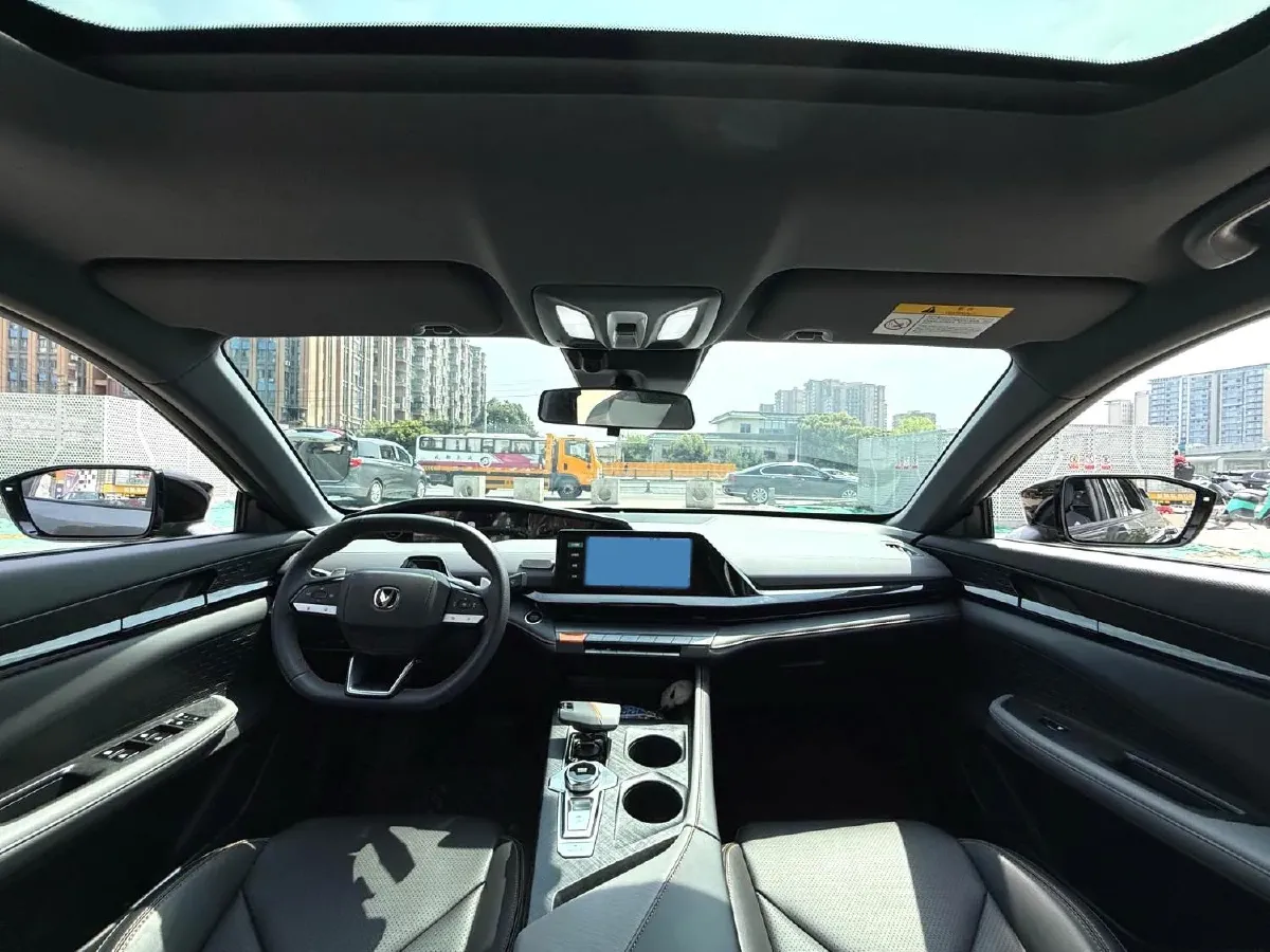 2023 ChangAn UNI-V 1.5T 188HP L4 7DCT,autocango,china used car exporter,china ev exporter,chinese used car exporter,chinese used ev exporter