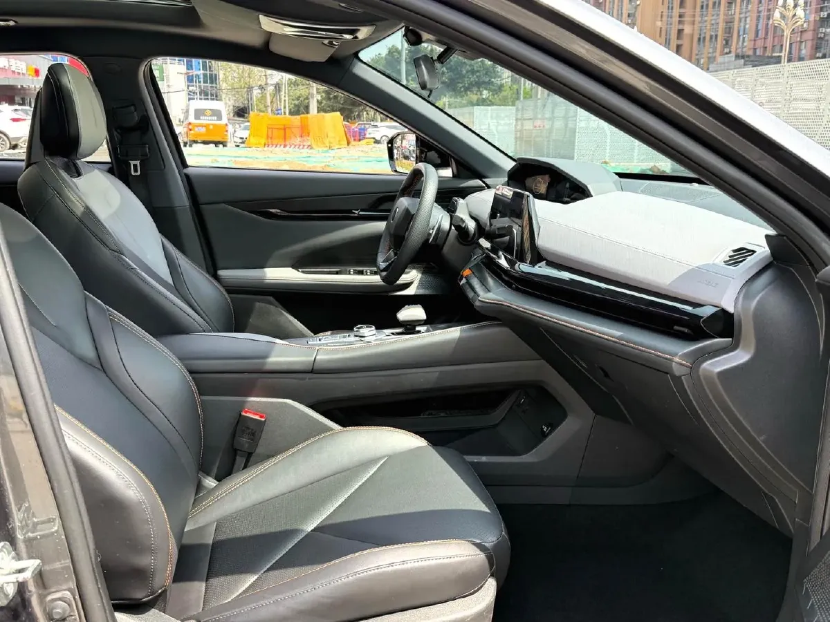 2023 ChangAn UNI-V 1.5T 188HP L4 7DCT,autocango,china used car exporter,china ev exporter,chinese used car exporter,chinese used ev exporter