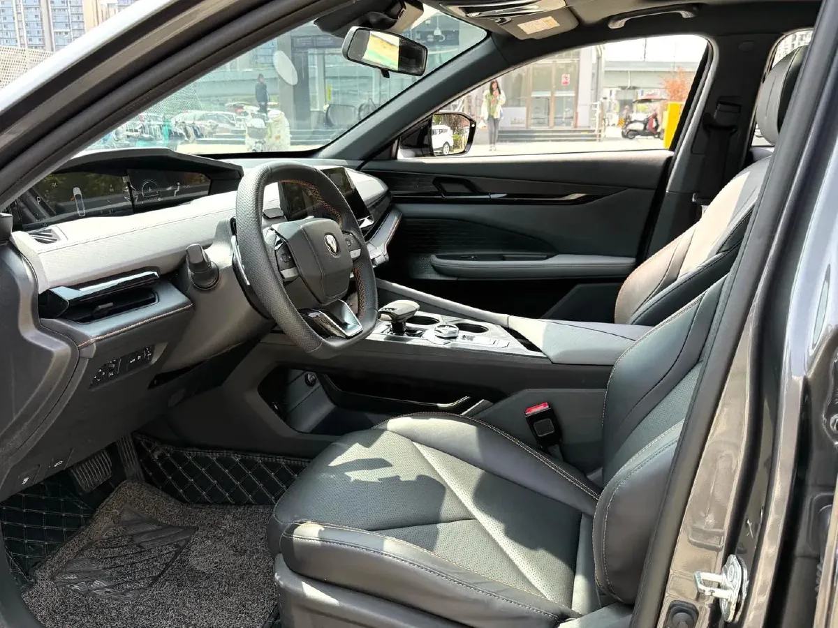 2023 ChangAn UNI-V 1.5T 188HP L4 7DCT,autocango,china used car exporter,china ev exporter,chinese used car exporter,chinese used ev exporter