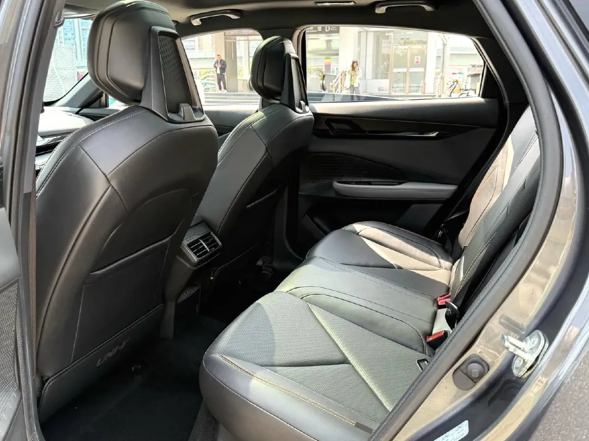 2023 ChangAn UNI-V 1.5T 188HP L4 7DCT,autocango,china used car exporter,china ev exporter,chinese used car exporter,chinese used ev exporter