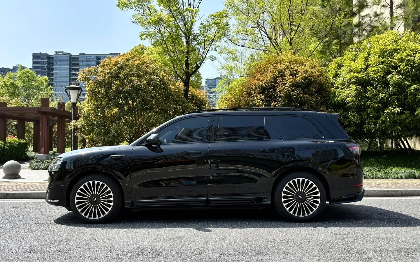 2025 AITO AITO M9 REEV 160HP REEV 52KWH,autocango,china used car exporter,china ev exporter,chinese used car exporter,chinese used ev exporter