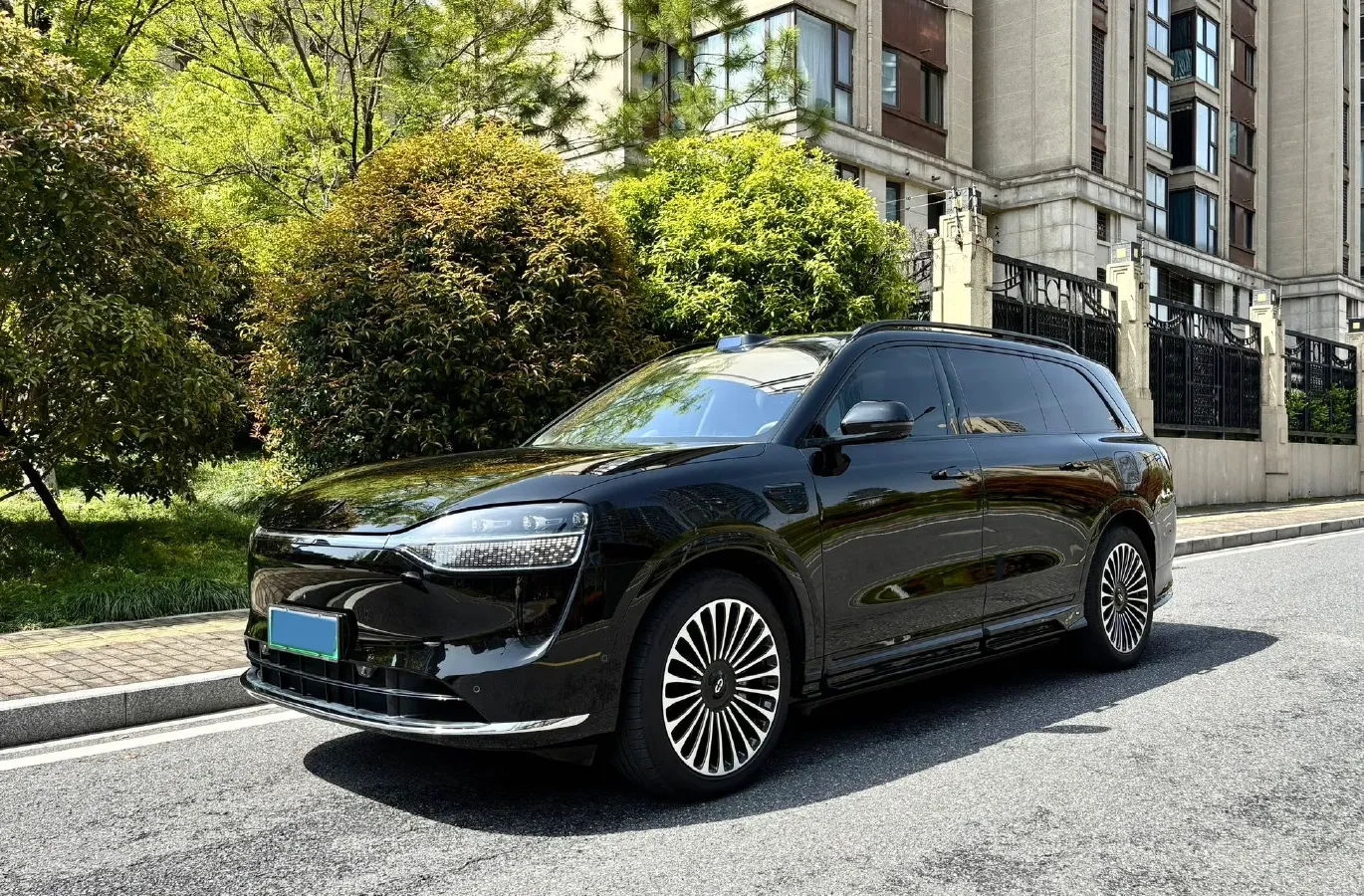 2025 AITO AITO M9 REEV 160HP REEV 52KWH,autocango,china used car exporter,china ev exporter,chinese used car exporter,chinese used ev exporter