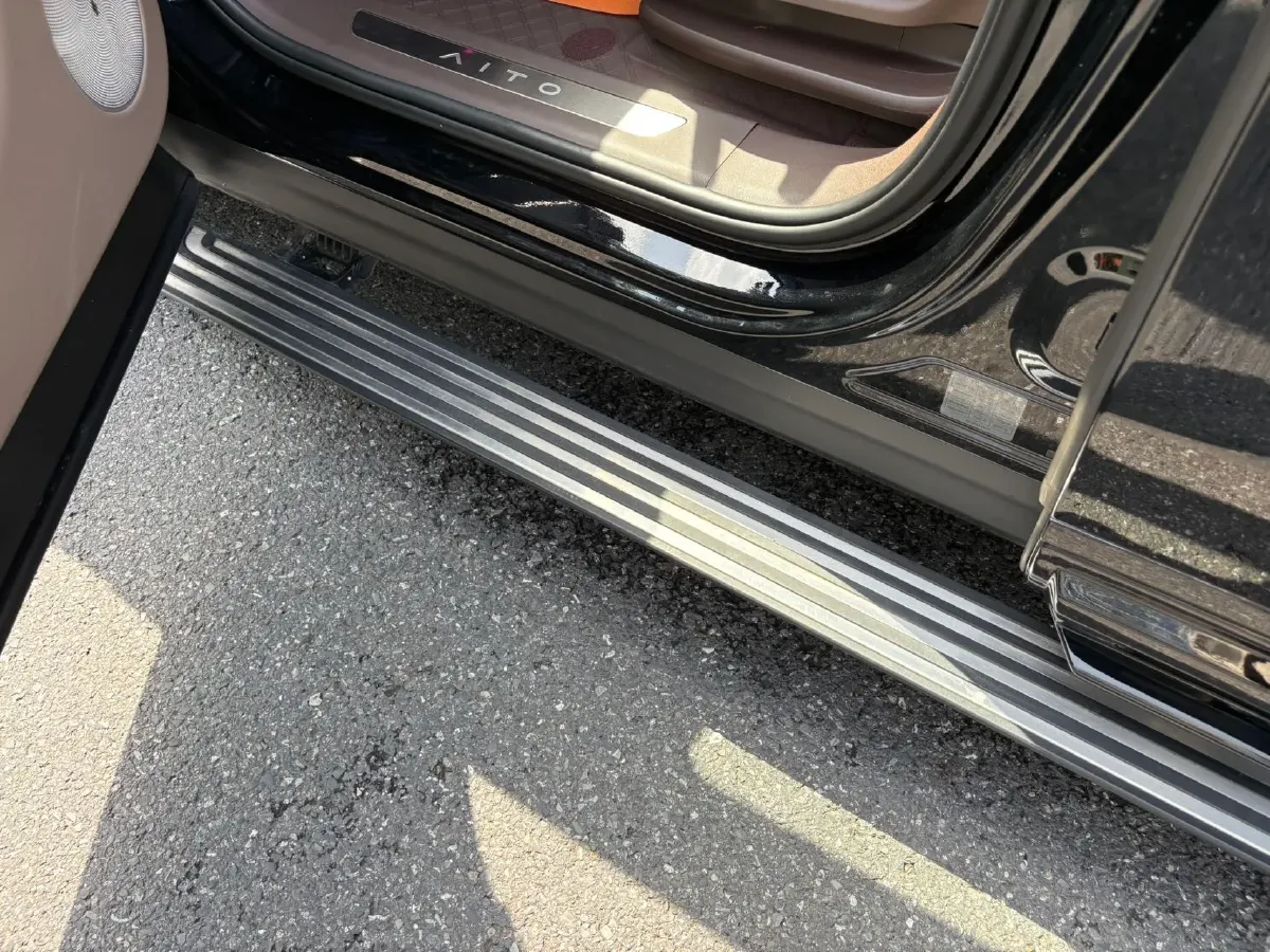 2025 AITO AITO M9 REEV 160HP REEV 52KWH,autocango,china used car exporter,china ev exporter,chinese used car exporter,chinese used ev exporter