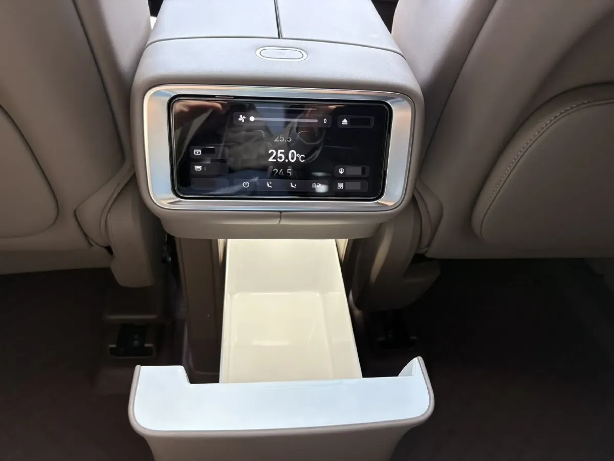 2025 AITO AITO M9 REEV 160HP REEV 52KWH,autocango,china used car exporter,china ev exporter,chinese used car exporter,chinese used ev exporter