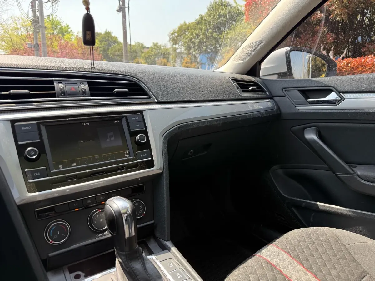 2019 Volkswagen T-Cross 1.4T 150HP L4 7DCT,autocango,china used car exporter,china ev exporter,chinese used car exporter,chinese used ev exporter