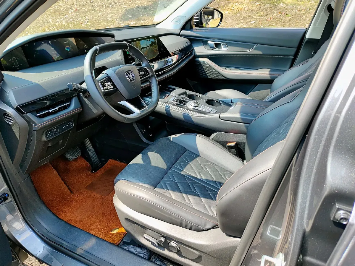 2021 ChangAn UNI-K 2.0T 233HP L4 8AT,autocango,china used car exporter,china ev exporter,chinese used car exporter,chinese used ev exporter