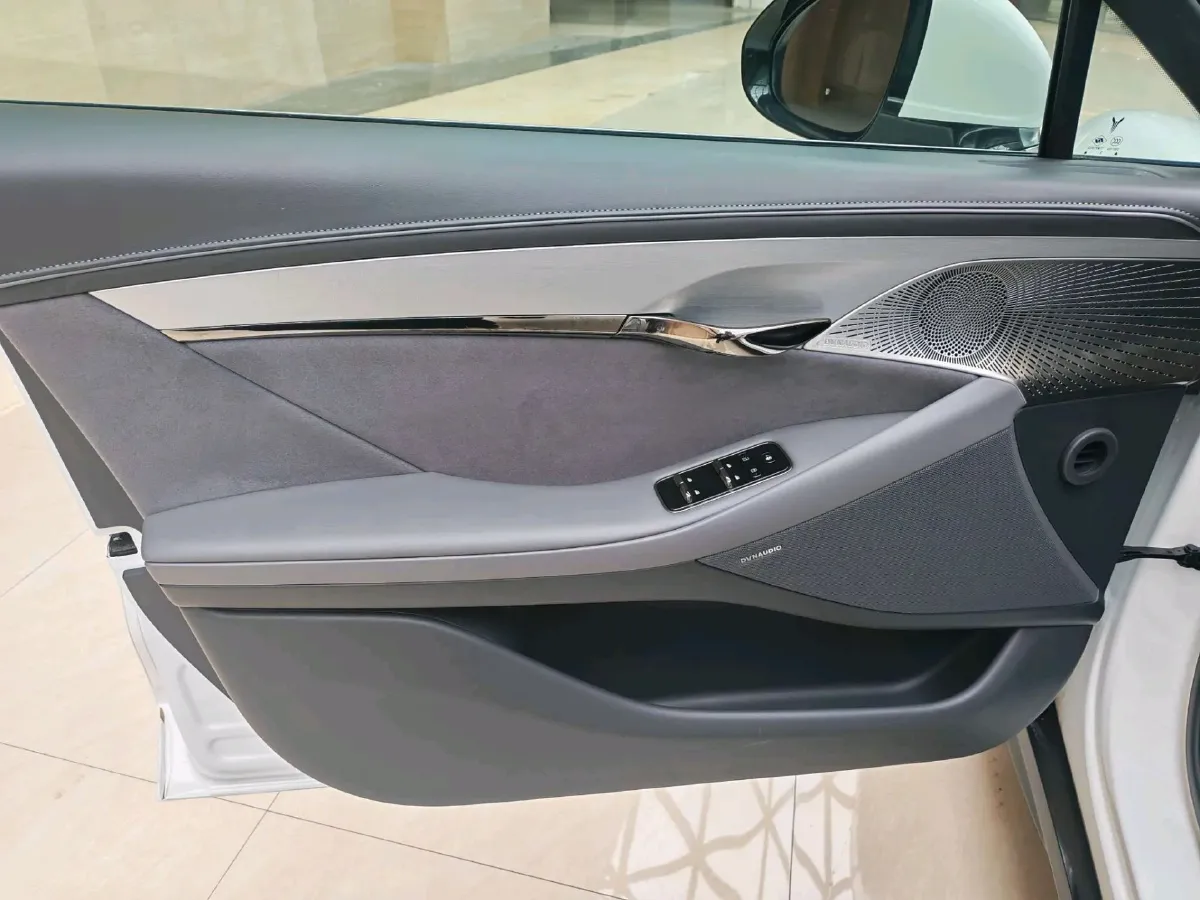 2024 Voyah ZhuiGuang 1.5T 136HP L4 PHEV 43KWH,autocango,china used car exporter,china ev exporter,chinese used car exporter,chinese used ev exporter