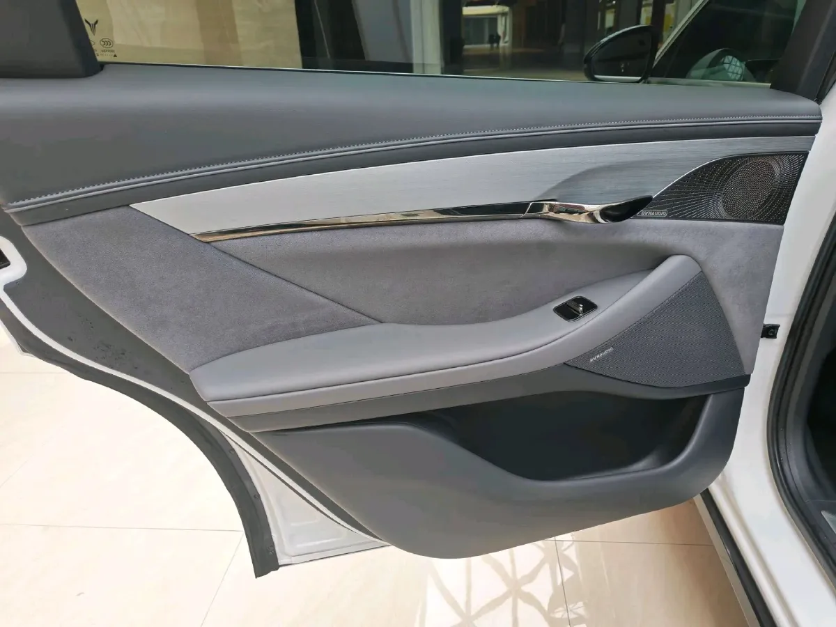 2024 Voyah ZhuiGuang 1.5T 136HP L4 PHEV 43KWH,autocango,china used car exporter,china ev exporter,chinese used car exporter,chinese used ev exporter