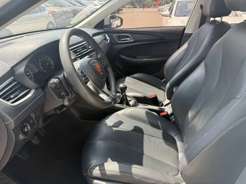 2019 Roewe i5 1.5L 120HP L4 5MT,autocango,china used car exporter,china ev exporter,chinese used car exporter,chinese used ev exporter