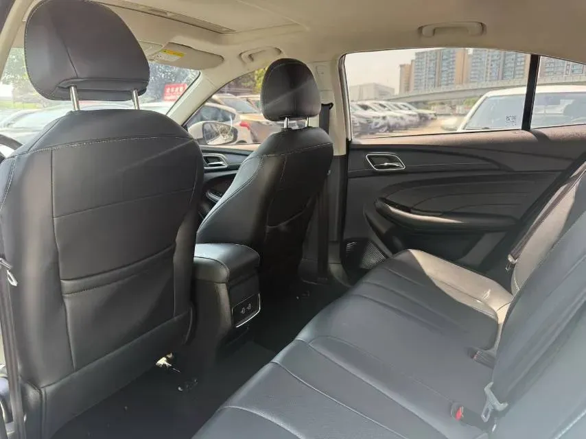 2019 Roewe i5 1.5L 120HP L4 5MT,autocango,china used car exporter,china ev exporter,chinese used car exporter,chinese used ev exporter