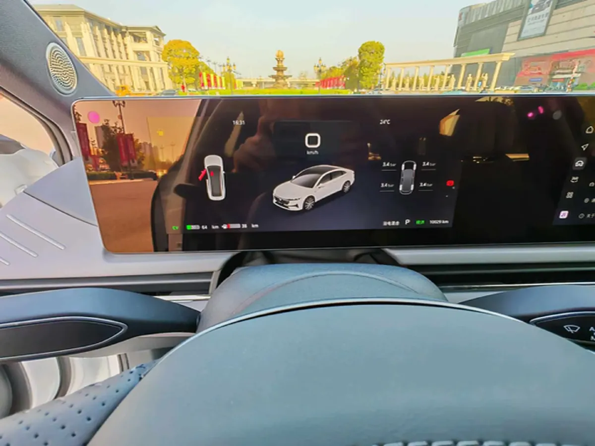 2024 Voyah ZhuiGuang 1.5T 136HP L4 PHEV 43KWH,autocango,china used car exporter,china ev exporter,chinese used car exporter,chinese used ev exporter