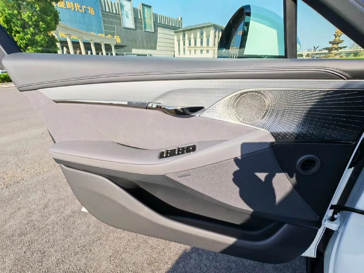 2024 Voyah ZhuiGuang 1.5T 136HP L4 PHEV 43KWH,autocango,china used car exporter,china ev exporter,chinese used car exporter,chinese used ev exporter