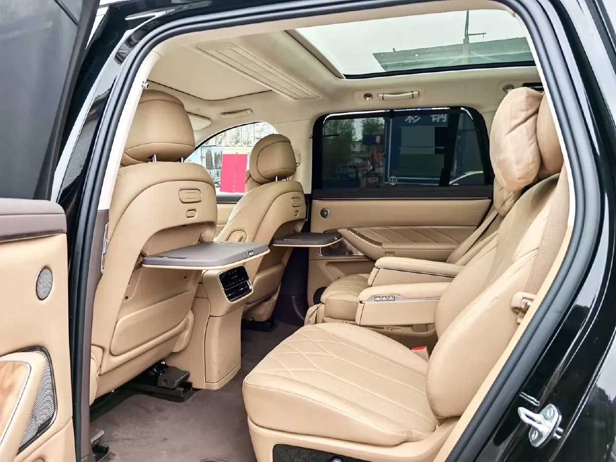 2025 AITO AITO M8 REEV 160HP REEV 53.4KWH,autocango,china used car exporter,china ev exporter,chinese used car exporter,chinese used ev exporter