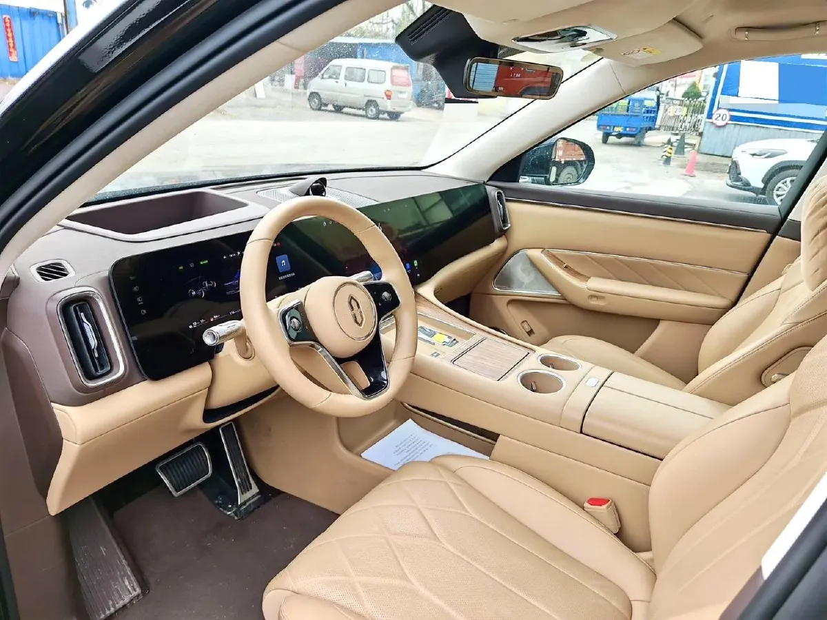 2025 AITO AITO M8 REEV 160HP REEV 53.4KWH,autocango,china used car exporter,china ev exporter,chinese used car exporter,chinese used ev exporter