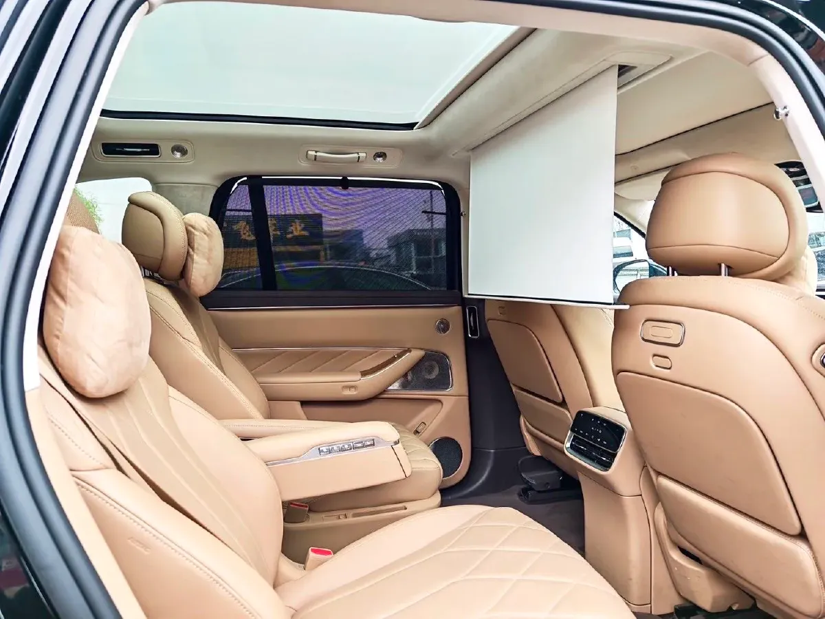 2025 AITO AITO M8 REEV 160HP REEV 53.4KWH,autocango,china used car exporter,china ev exporter,chinese used car exporter,chinese used ev exporter