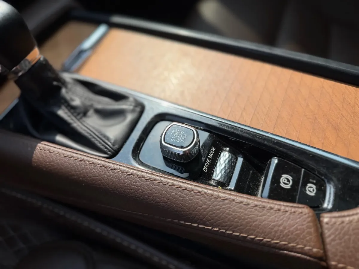 2020 Volvo S90 2.0T 254HP L4 8AT,autocango,china used car exporter,china ev exporter,chinese used car exporter,chinese used ev exporter