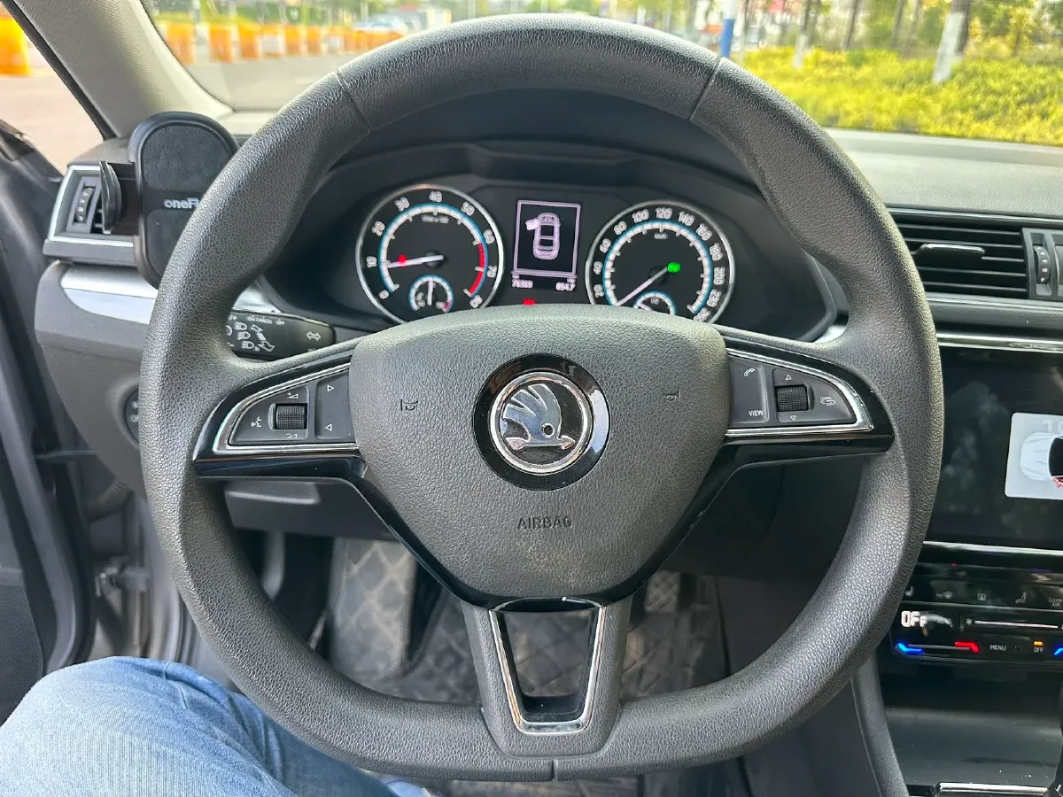 2021 Skoda Superb 1.4T 150HP L4 7DCT,autocango,china used car exporter,china ev exporter,chinese used car exporter,chinese used ev exporter