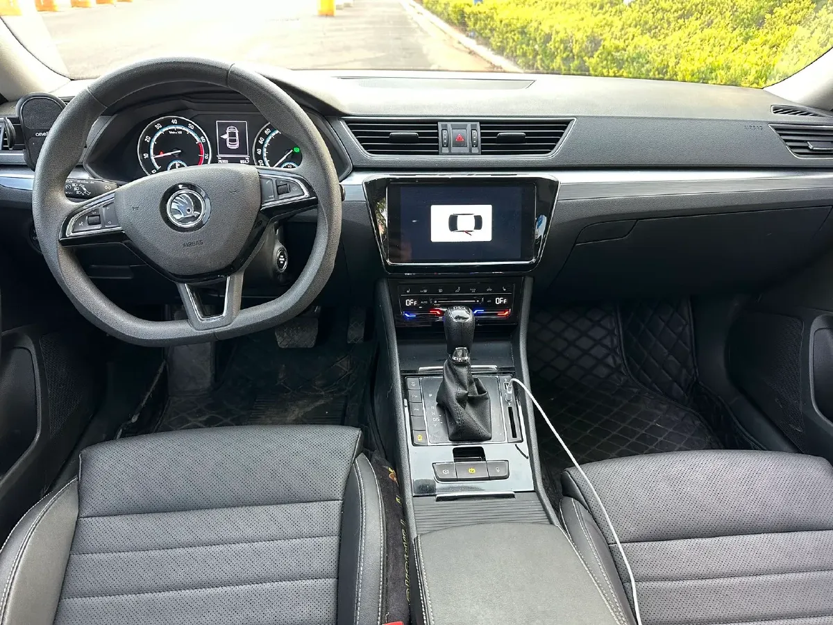 2021 Skoda Superb 1.4T 150HP L4 7DCT,autocango,china used car exporter,china ev exporter,chinese used car exporter,chinese used ev exporter