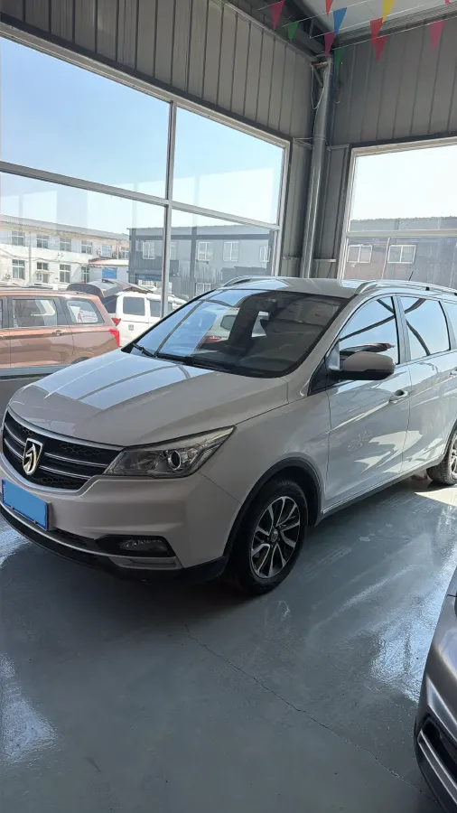 2019 BaoJun 730 1.5L 105HP L4 6MT,autocango,china used car exporter,china ev exporter,chinese used car exporter,chinese used ev exporter