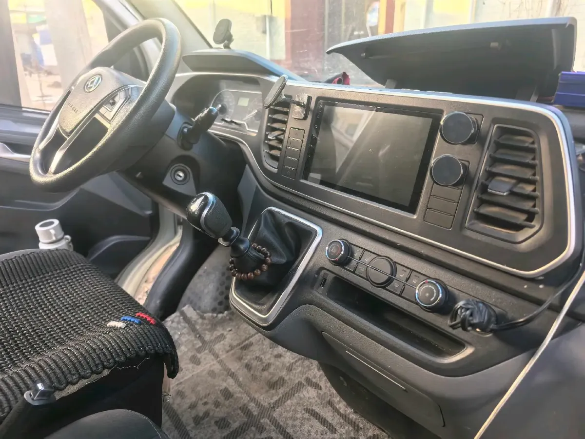 2023 MAXUS XinTu V80 2.0T 127HP L4 6MT,autocango,china used car exporter,china ev exporter,chinese used car exporter,chinese used ev exporter