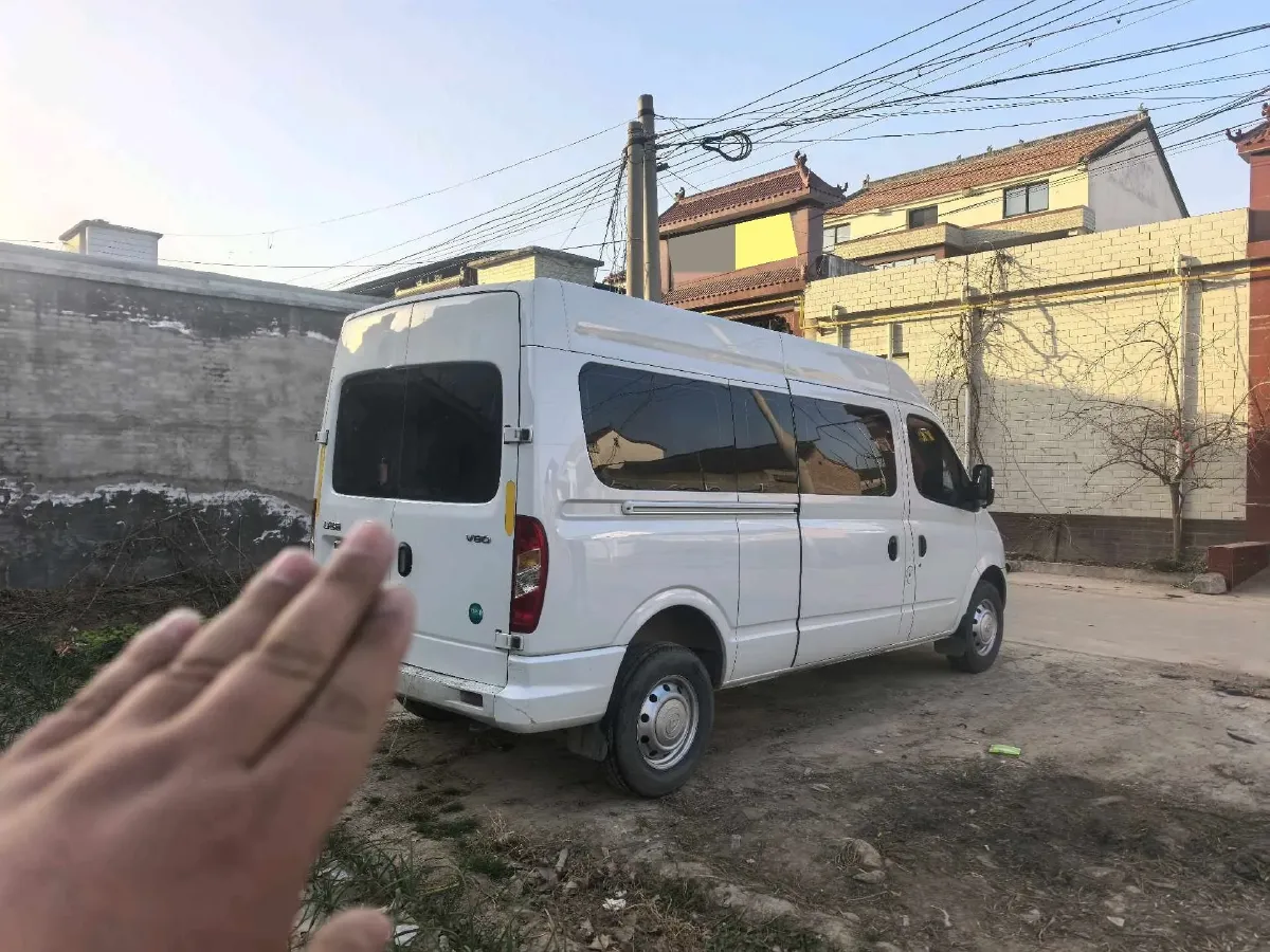 2023 MAXUS XinTu V80 2.0T 127HP L4 6MT,autocango,china used car exporter,china ev exporter,chinese used car exporter,chinese used ev exporter