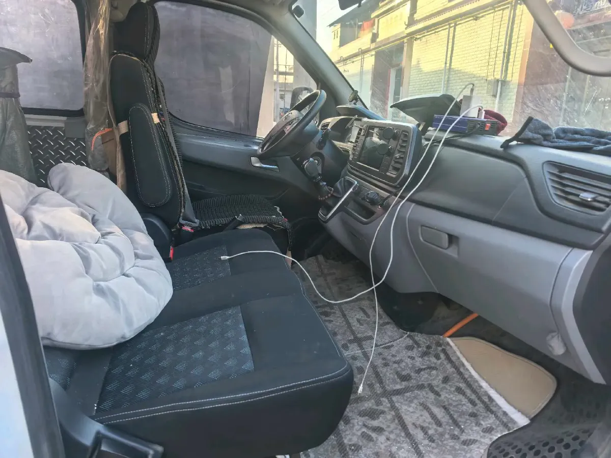 2023 MAXUS XinTu V80 2.0T 127HP L4 6MT,autocango,china used car exporter,china ev exporter,chinese used car exporter,chinese used ev exporter