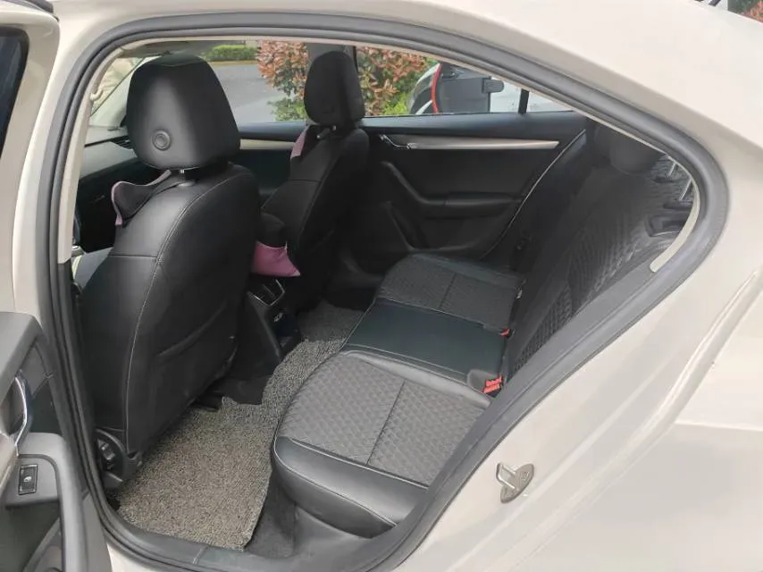 2018 Skoda Octavia 1.2T 116HP L4 7DCT,autocango,china used car exporter,china ev exporter,chinese used car exporter,chinese used ev exporter