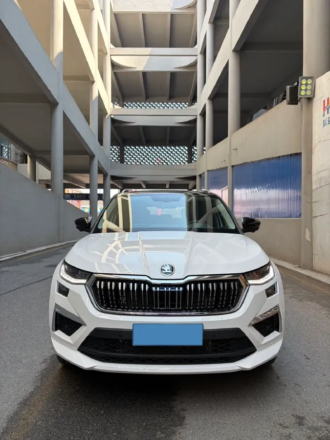 2023 Skoda Kodiak 2.0T 220HP L4 7DCT,autocango,china used car exporter,china ev exporter,chinese used car exporter,chinese used ev exporter