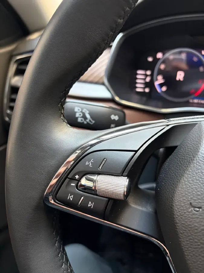 2023 Skoda Kodiak 2.0T 220HP L4 7DCT,autocango,china used car exporter,china ev exporter,chinese used car exporter,chinese used ev exporter