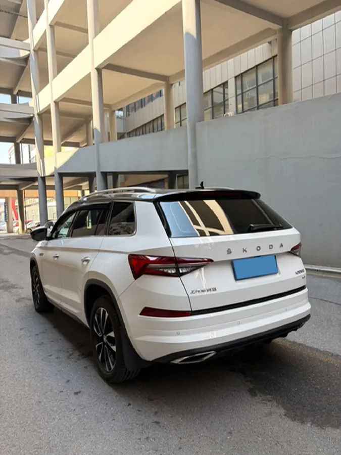 2023 Skoda Kodiak 2.0T 220HP L4 7DCT,autocango,china used car exporter,china ev exporter,chinese used car exporter,chinese used ev exporter