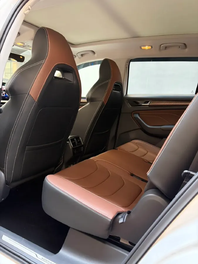 2023 Skoda Kodiak 2.0T 220HP L4 7DCT,autocango,china used car exporter,china ev exporter,chinese used car exporter,chinese used ev exporter