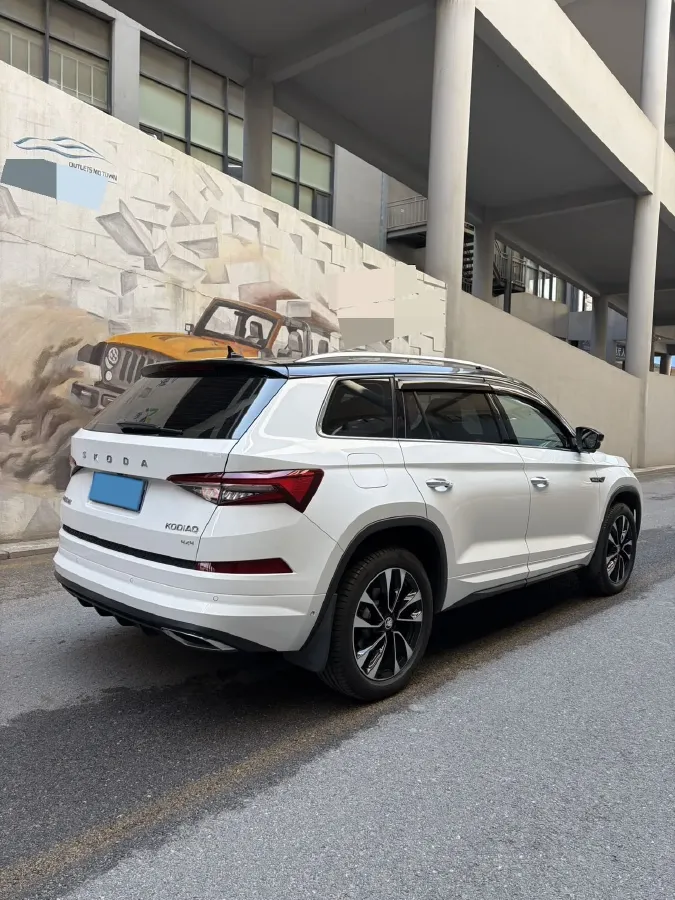 2023 Skoda Kodiak 2.0T 220HP L4 7DCT,autocango,china used car exporter,china ev exporter,chinese used car exporter,chinese used ev exporter