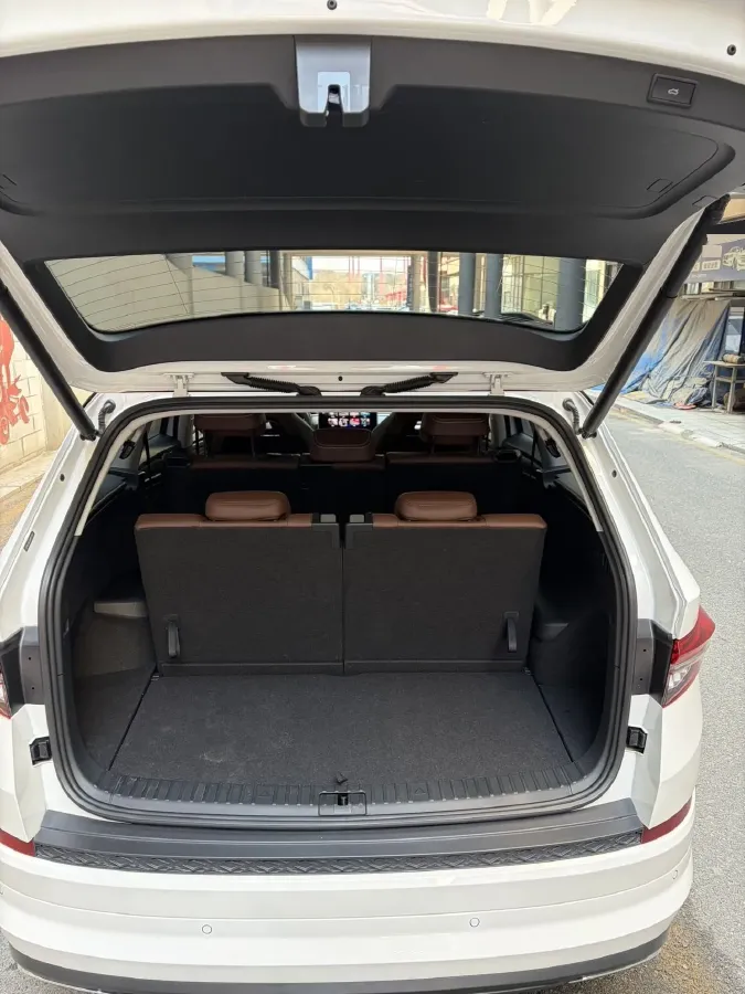 2023 Skoda Kodiak 2.0T 220HP L4 7DCT,autocango,china used car exporter,china ev exporter,chinese used car exporter,chinese used ev exporter