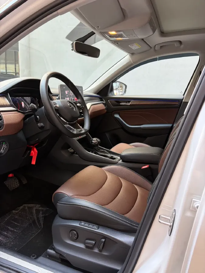 2023 Skoda Kodiak 2.0T 220HP L4 7DCT,autocango,china used car exporter,china ev exporter,chinese used car exporter,chinese used ev exporter