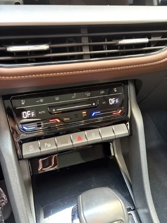 2023 Skoda Kodiak 2.0T 220HP L4 7DCT,autocango,china used car exporter,china ev exporter,chinese used car exporter,chinese used ev exporter