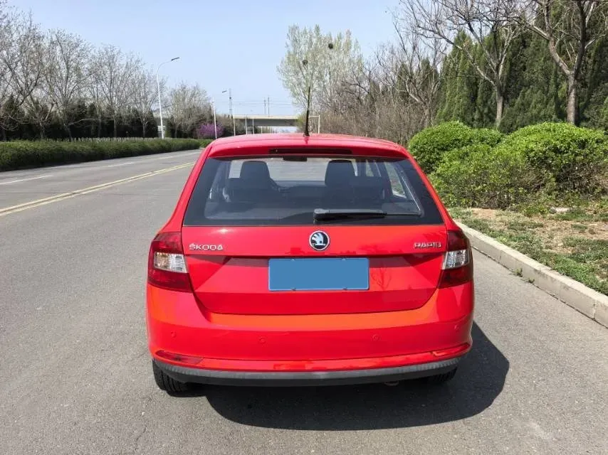 2016 Skoda Rapid Spaceback 1.4L 90HP L4 5MT,autocango,china used car exporter,china ev exporter,chinese used car exporter,chinese used ev exporter