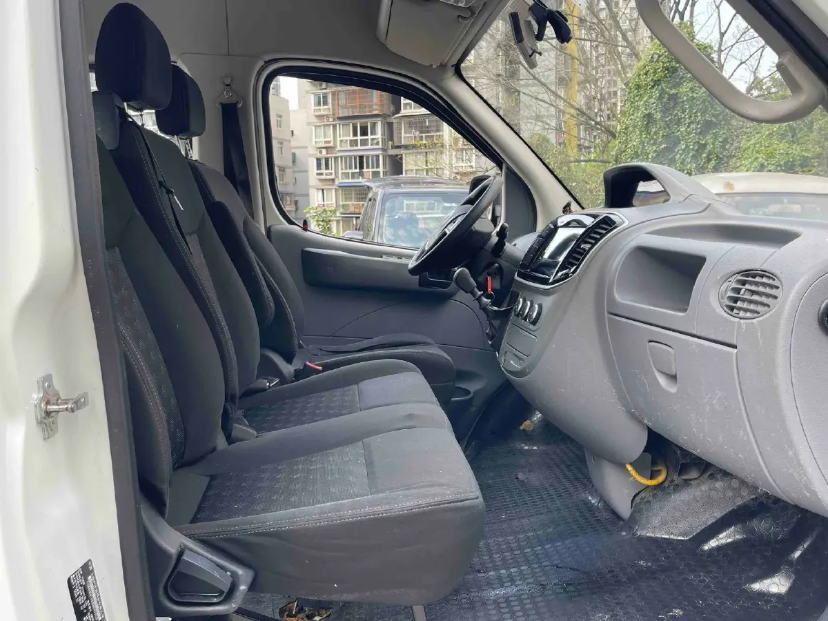 2018 MAXUS XinTu V80 2.5T 136HP L4 6MT,autocango,china used car exporter,china ev exporter,chinese used car exporter,chinese used ev exporter