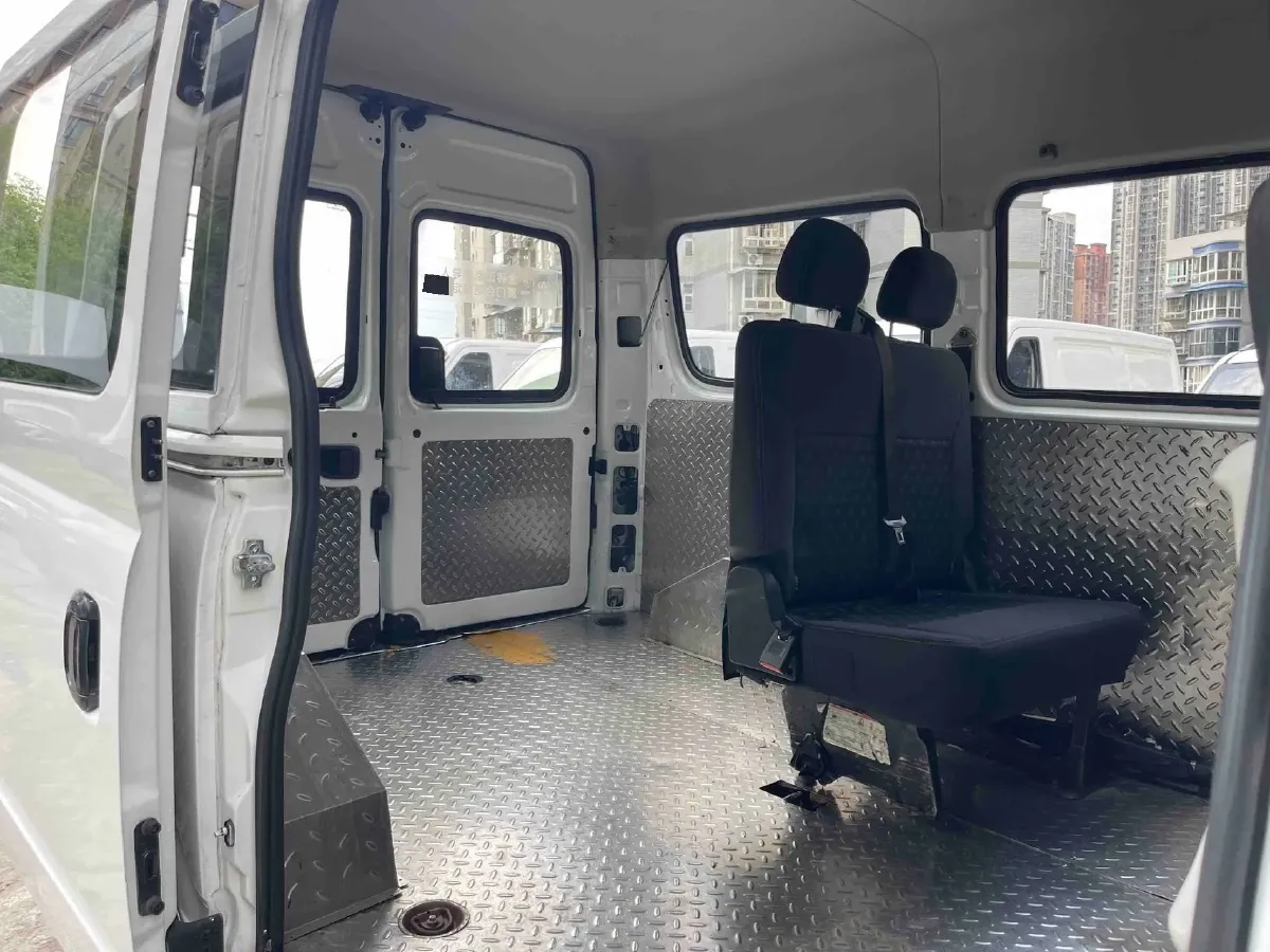 2018 MAXUS XinTu V80 2.5T 136HP L4 6MT,autocango,china used car exporter,china ev exporter,chinese used car exporter,chinese used ev exporter