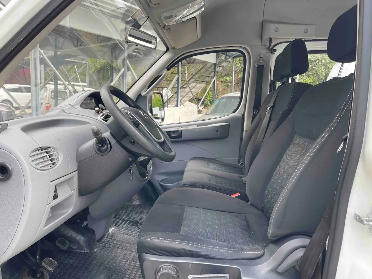 2018 MAXUS XinTu V80 2.5T 136HP L4 6MT,autocango,china used car exporter,china ev exporter,chinese used car exporter,chinese used ev exporter