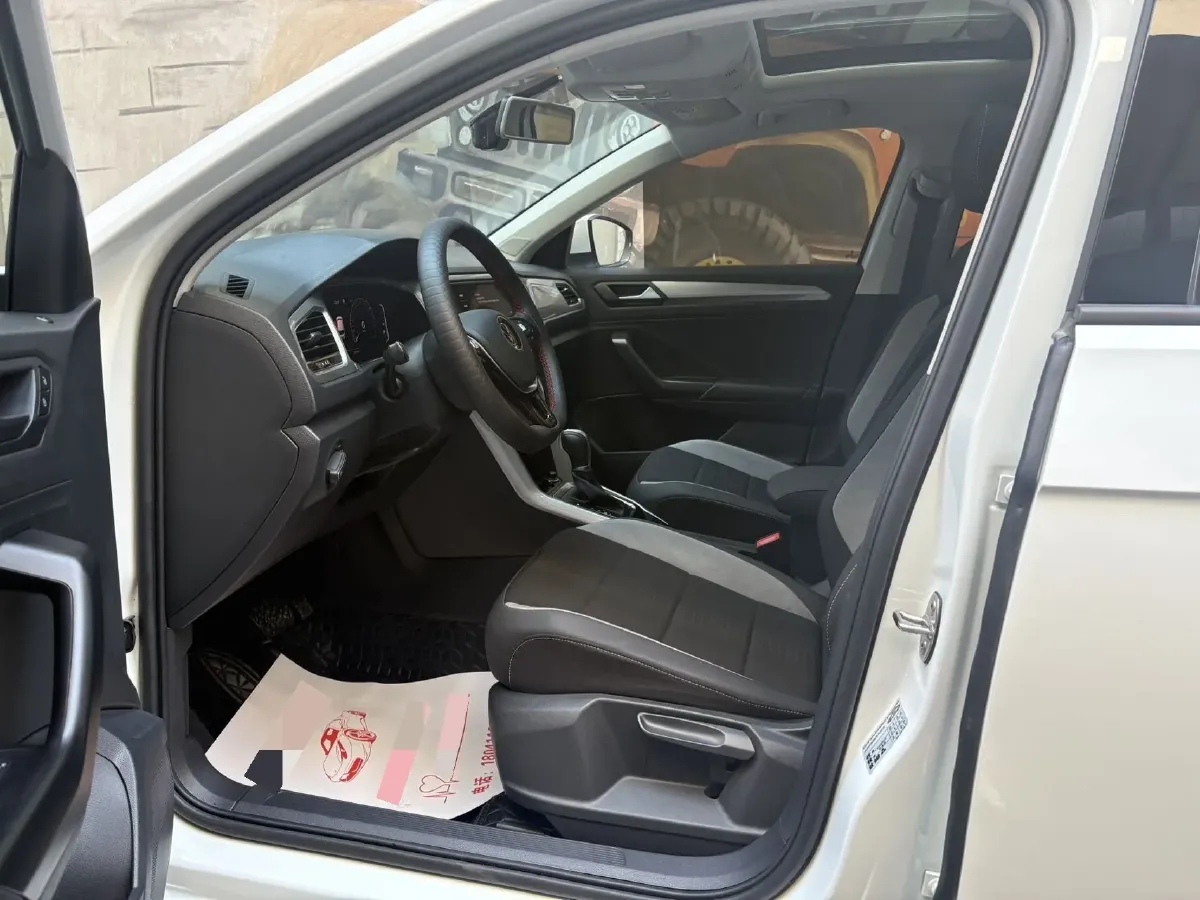 2022 Volkswagen T-Roc 1.4T 150HP L4 7DCT,autocango,china used car exporter,china ev exporter,chinese used car exporter,chinese used ev exporter