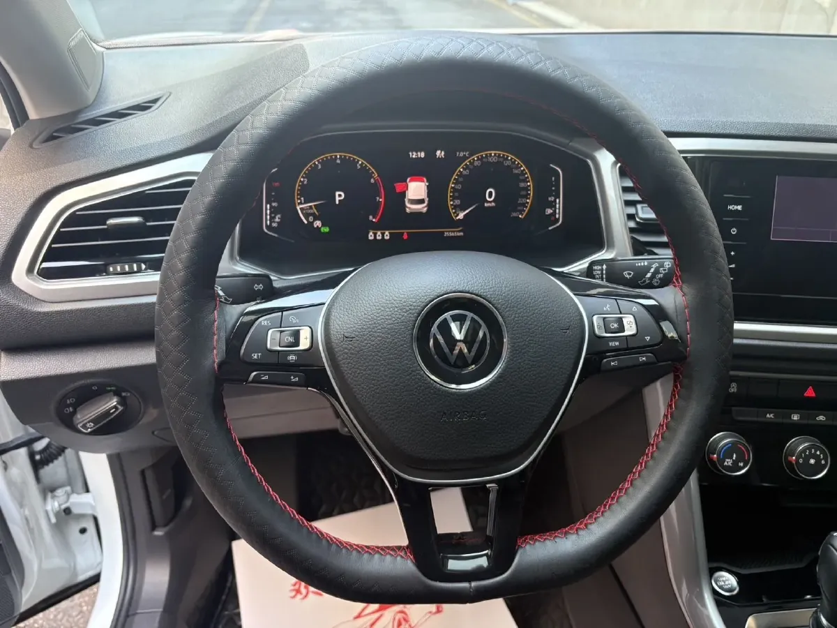 2022 Volkswagen T-Roc 1.4T 150HP L4 7DCT,autocango,china used car exporter,china ev exporter,chinese used car exporter,chinese used ev exporter