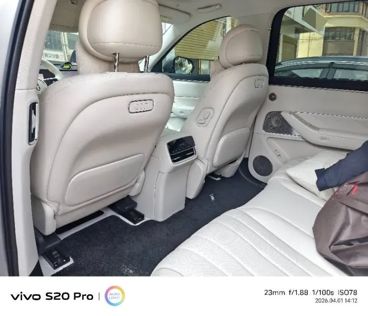 2025 AITO AITO M8 REEV 160HP REEV 53.4KWH,autocango,china used car exporter,china ev exporter,chinese used car exporter,chinese used ev exporter