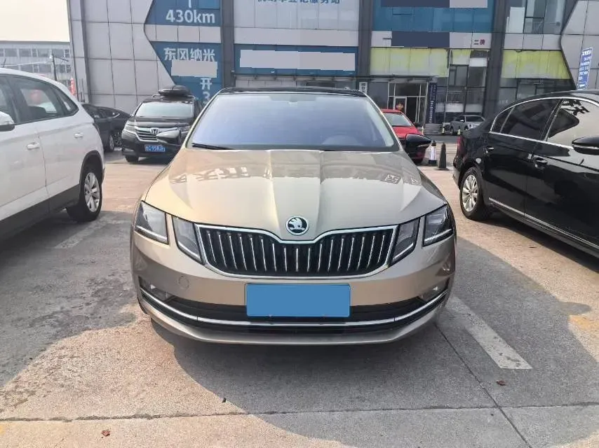 2020 Skoda Octavia 1.4T 150HP L4 7DCT,autocango,china used car exporter,china ev exporter,chinese used car exporter,chinese used ev exporter